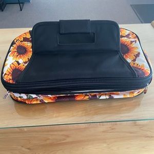 NWT ✨ RARE Sunflower Double Casserole Dish Carrier